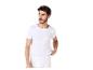 Homme en t-shirt de corps blanc et slip blanc, regardant vers la droite.