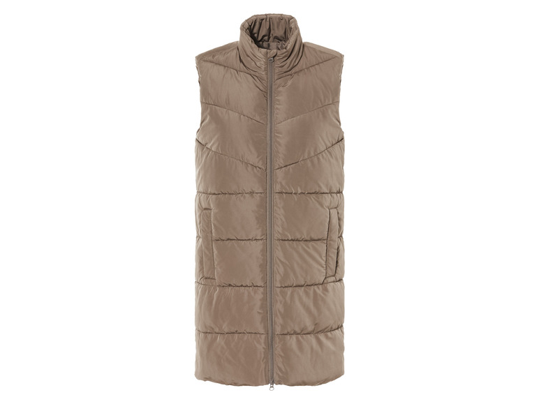 Een beige gewatteerde vest zonder mouwen.