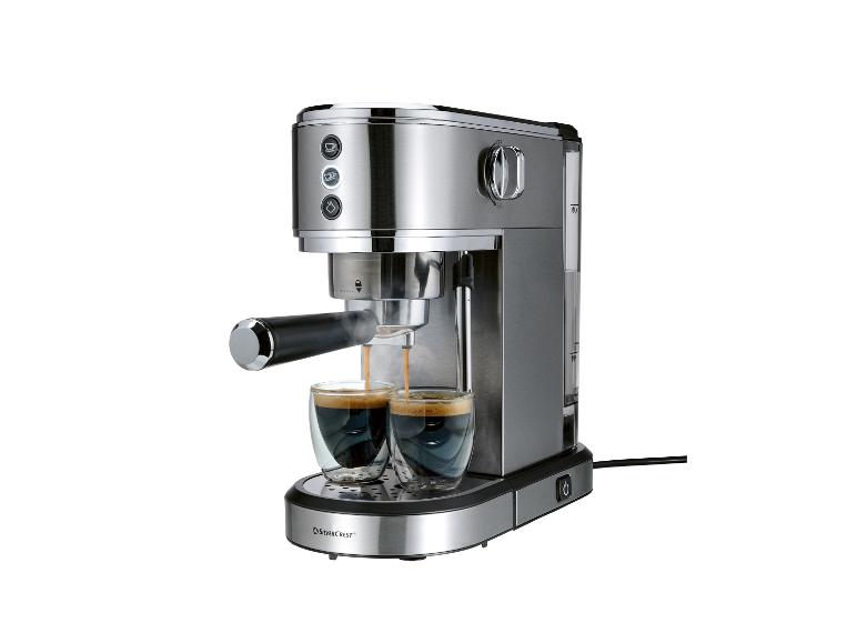 Machine à café SilverCrest préparant deux tasses d'espresso