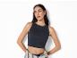 Zwart cropped top, short en gestreepte zwembroek.