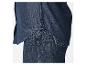 Detail van een heren jeans overhemd en jeans.