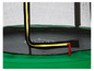Detail van een groene trampoline met een zwarte en gele rits.
