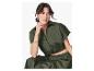 Olijfgroene blouse en rok, casual stijl.