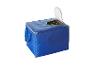 Sac isotherme bleu avec couvercle ouvert et bouteilles à l'intérieur