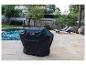 Couverture de barbecue Char-Broil près d'une piscine.