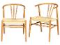 Deux chaises en bois avec assises tressées, l'une de face, l'autre de biais.