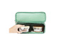 Een groene lunchtas met twee ronde, glazen lunchboxen van Badabulle met een patroon van beren.