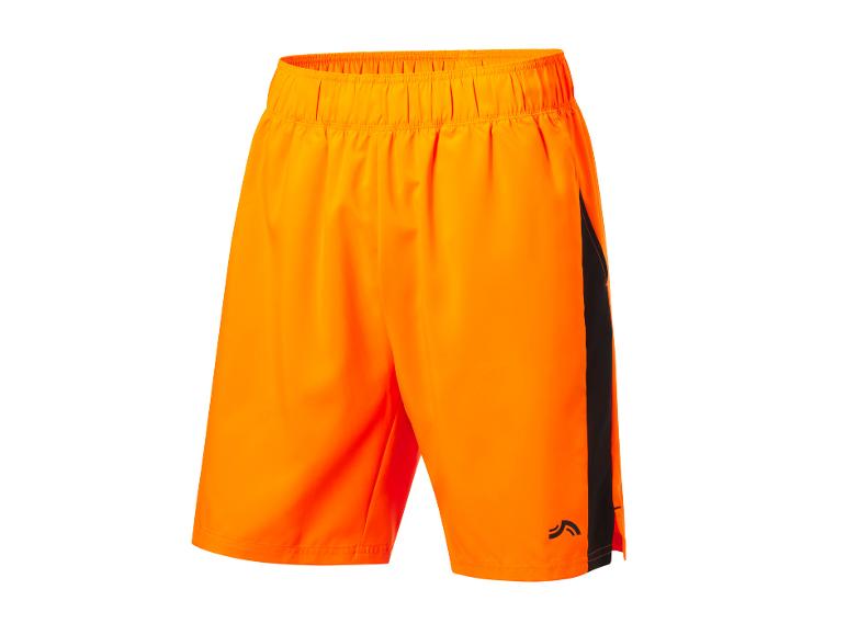 Oranje sport shorts met zwarte details.