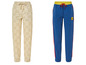 Twee paar Lidl joggingbroeken, een met een Lidl-logo print en een in een blauwe kleur met rode strepen.