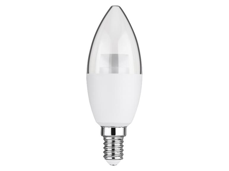 Witte LED-kaarslamp met een transparante bovenkant en een zilveren schroefdraad.