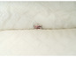 Witte quilt met een label van Kids's Arm.