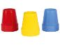 Drie kleurrijke plastic bekers in rood, geel en blauw