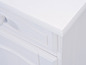Witte houten kast met lade