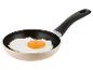 Poêle avec œuf au plat