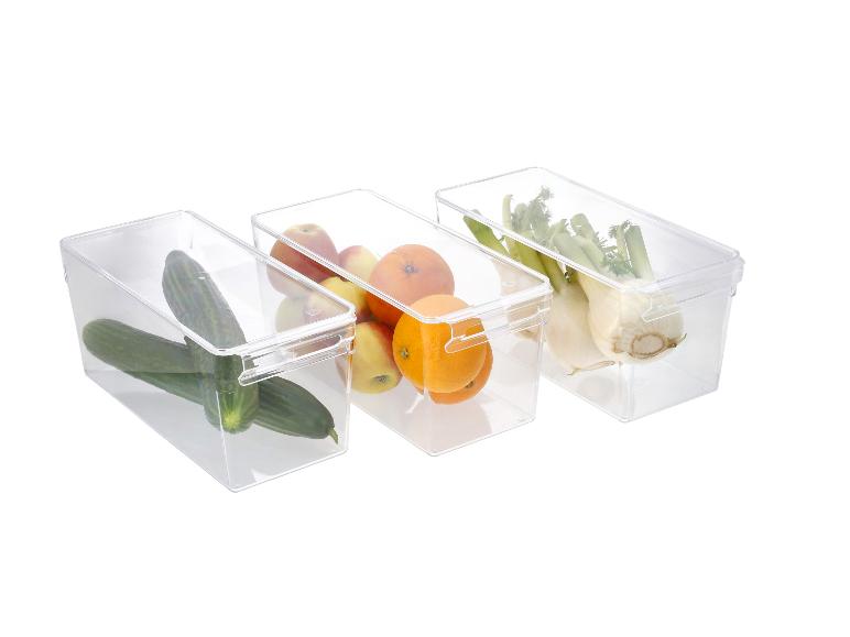 Trois récipients de rangement transparents avec concombres, pommes, oranges et fenouil