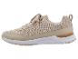 Beige sportschoen met witte zool en veters, zijaanzicht.