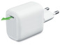 Een witte USB-C oplader met een Europese stekker.