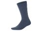 Une chaussette bleu foncé, debout verticalement sur un fond blanc.