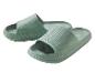 Twee paar grijsgroene slippers.
