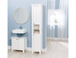 Une salle de bain blanche avec un lavabo, un miroir et une armoire haute.