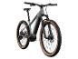 Een grijze elektrische mountainbike met Maxxis-banden.