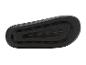 Dessous d'une tong ou sandale noire avec une semelle texturée.