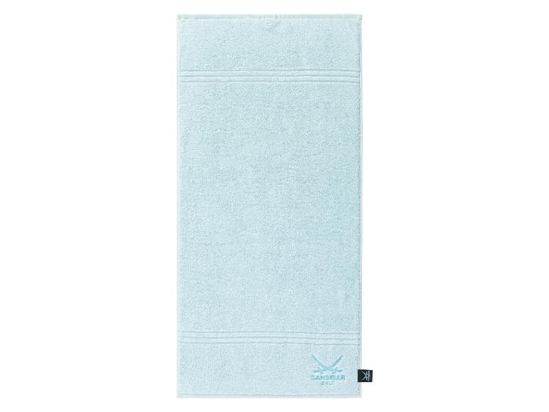 Een lichtblauwe handdoek van Sansibar Sylt.