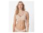 Femme en soutien-gorge et culotte couleur chair