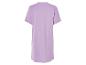Lila t-shirtjurk met korte mouwen.