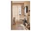 Elegante badkamer met IKEA meubels en een modern douchesysteem.