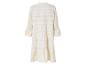 Lange witte jurk met beige geometrisch patroon.