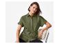 Olijfgroene linnen blouse en accessoires.