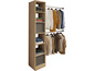 Een houten kledingkast met een hangstang en planken voor kleding en opbergdozen.