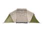 Grande tente beige et vert olive multi-sections avec une porte d'entrée.