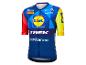 Maillot de cyclisme bleu et jaune avec motifs géométriques et logos.