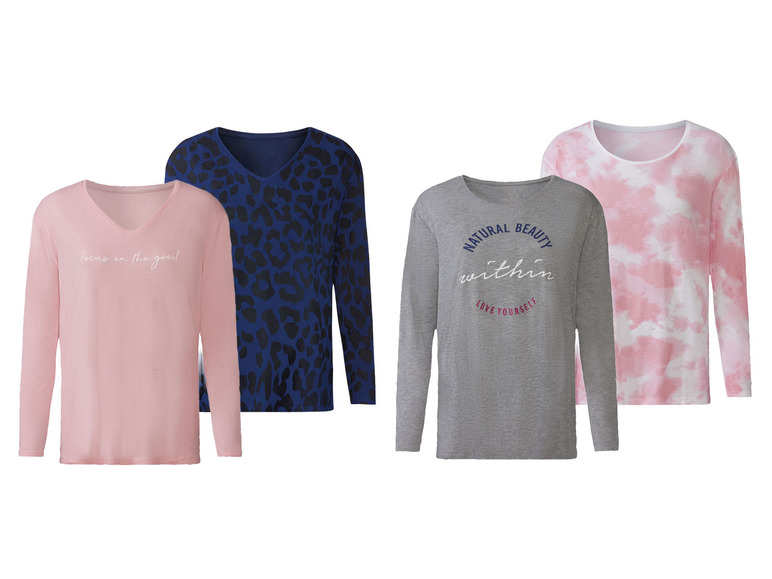 Vier lange mouwen T-shirts: roze met 'focus on the good', blauw met luipaardprint, grijs met 'Natural Beauty within' en roze met tie-dye.