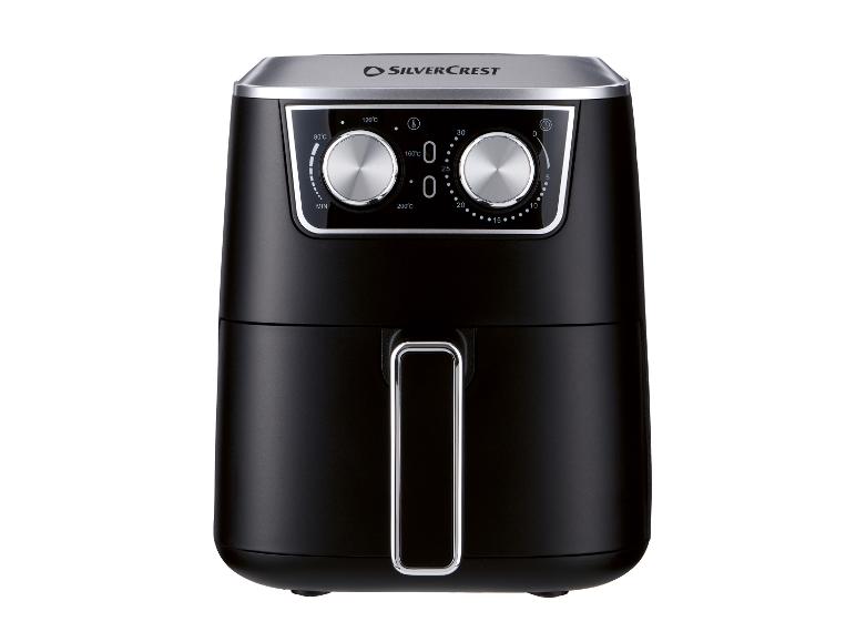Zwarte Silvercrest airfryer met handmatige temperatuur- en tijdregelaars.