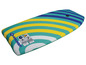 Een Schildkröt bodyboard met gele en blauwe strepen.