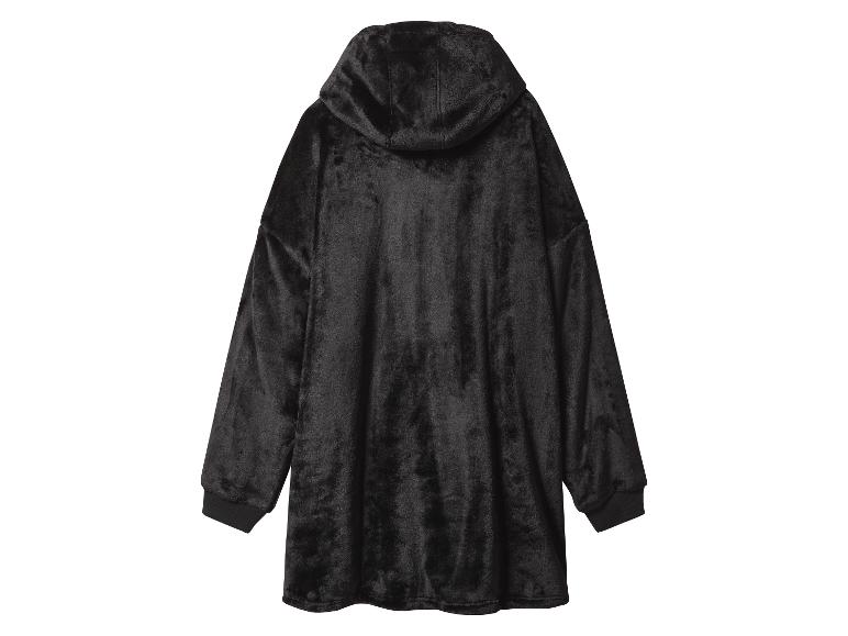 Zwarte, oversized pluche hoodie, van achteren gezien.