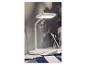 Witte LIVARNO home LED-bureaulamp op een werktafel.