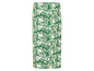Een witte maxi-rok met een groene bladerenprint.