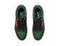 Paar zwarte en groene Parkside sneakers met zwarte veters, bovenaanzicht.