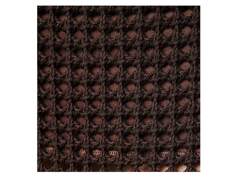 Detail van een bruine stof met gaaspatroon.