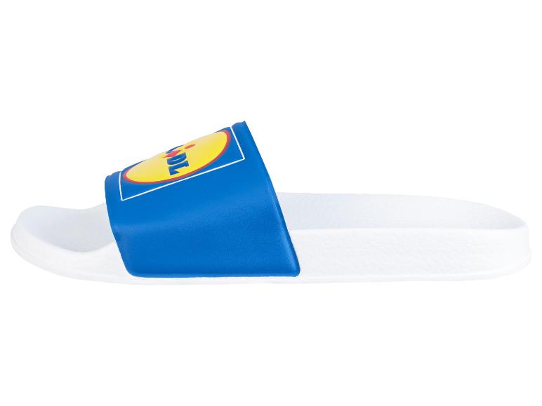 Claquettes Lidl bleues et blanches.