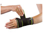 Een zwarte polsbandage met groene accenten van Sensiplast.