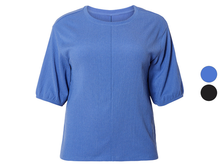 Un t-shirt léger bleu clair avec des manches bouffantes.