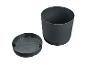 Pot de jardin rond en plastique gris foncé avec soucoupe isolée sur fond blanc