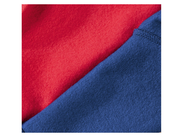 Tissu polaire rouge et bleu.