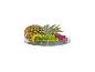 Corbeille de fruits en verre avec ananas, citrons, citrons verts et raisins verts et rouges.