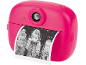 Appareil photo instantané rose avec une photo imprimée en noir et blanc d'enfants soufflant des confettis.